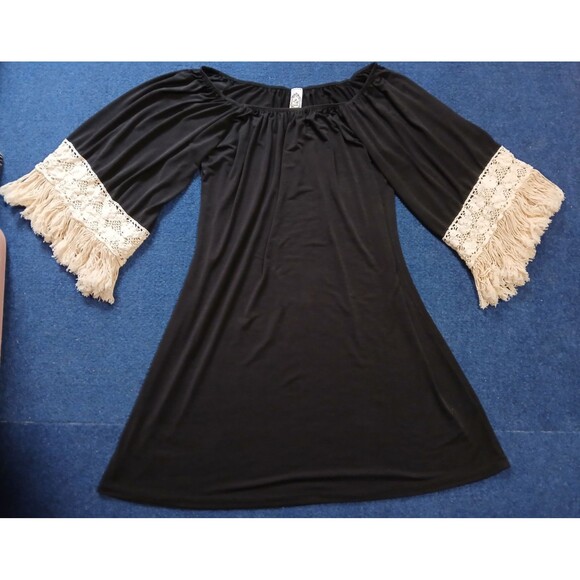 Dresses & Skirts - Black Boho/Western Style Dress Fringe Flare Sleeves Large NWOT